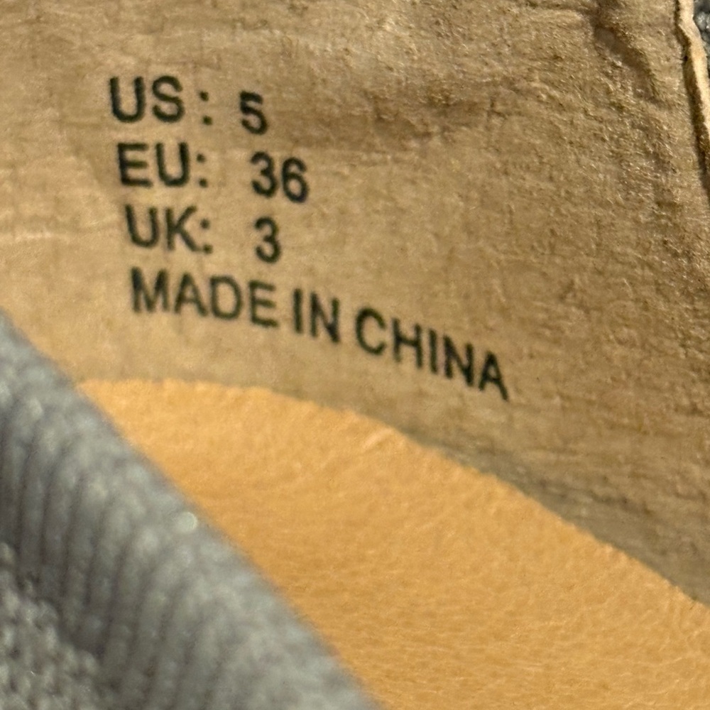 Amazon Essentials Women's Belice Ballet Flat - Gray Microfiber Size 5 (Tried On) - Picture 10 of 11